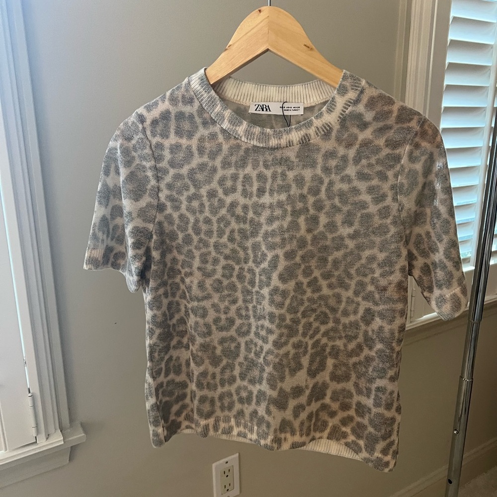 Zara Leopard Print Short sleeved sweater- Gray and Cream